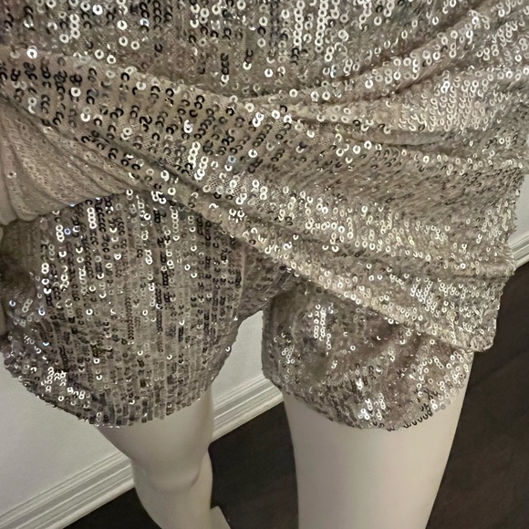 Front cross V neck silver jumpsuit skort, long sleeve, zipper, sequin romper - Picture 12 of 13